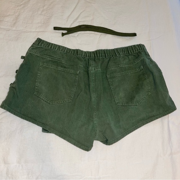 Olive Green Women's Skort with Side Tie Detail - 3XL - Picture 5 of 9